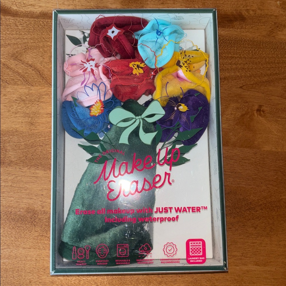 New in Box! The Original MakeUp Eraser. 8 makeup eraser wipes!